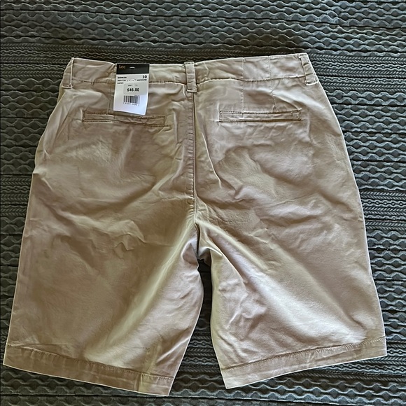 Lee women’s Tan Shorts Refular Fit Mid Rise size 10 NWT - Picture 4 of 6